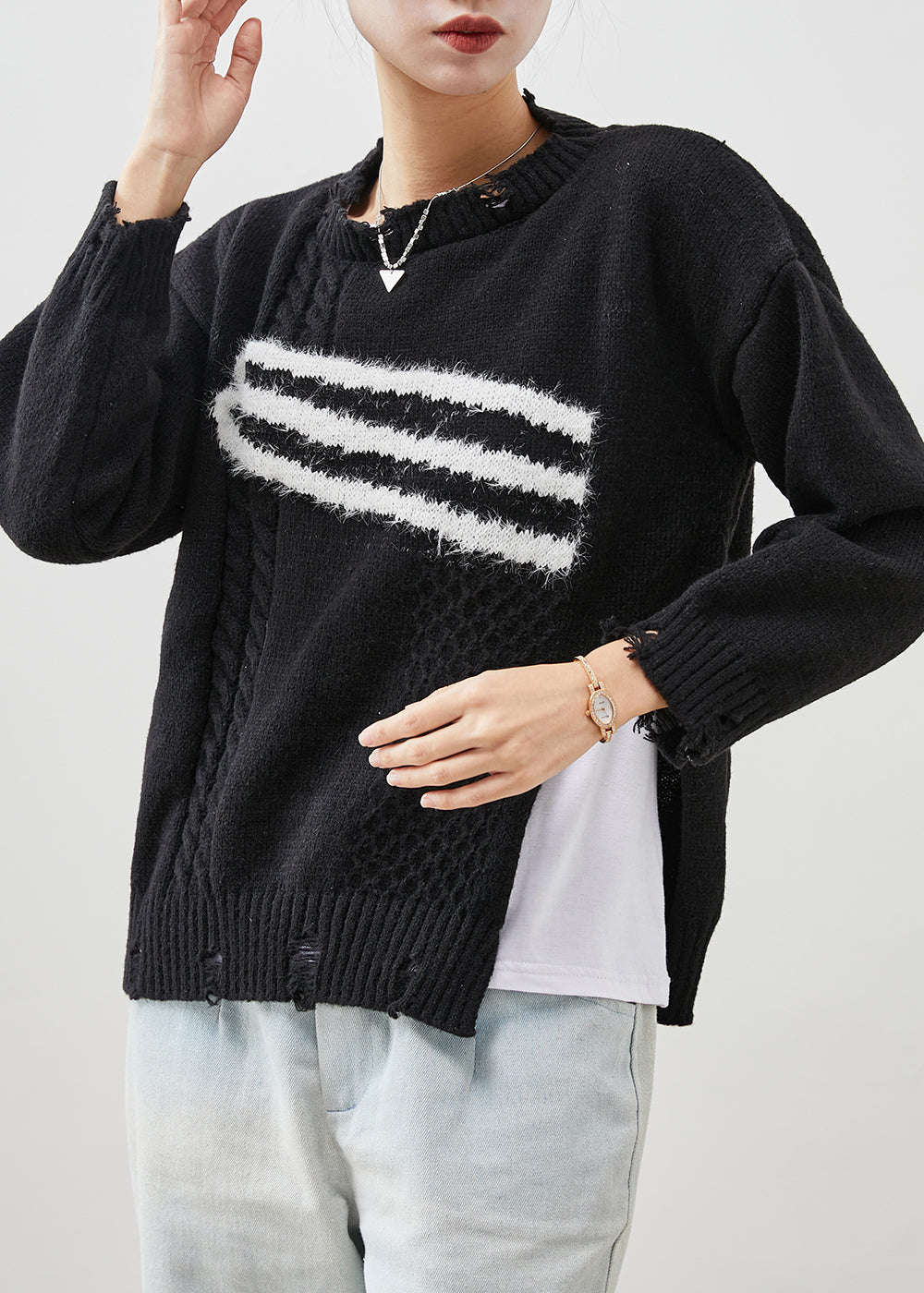 Well Tailored Sweater with a Graceful Silhouette