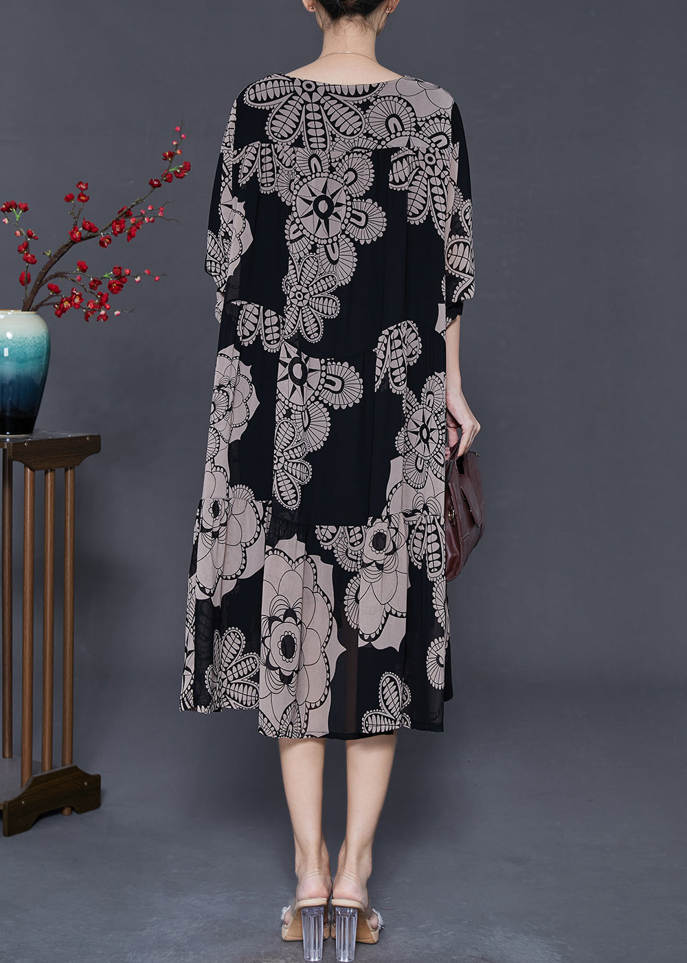 Beautifully Finished Dress in a Timeless Design