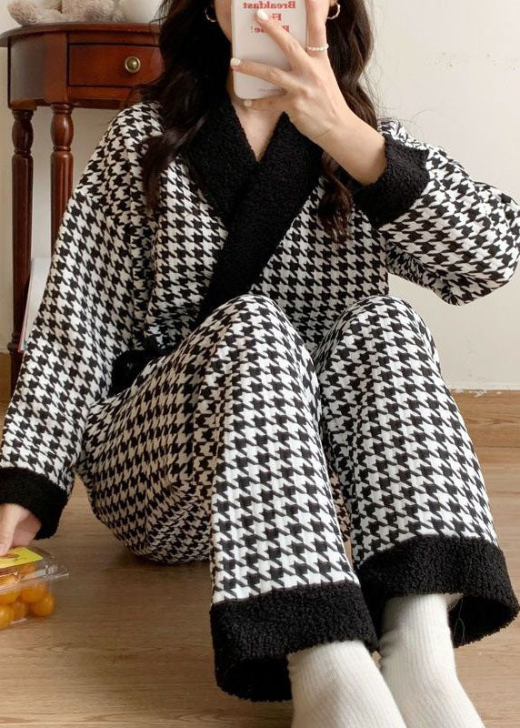 Effortlessly Elegant Garment with a Timeless Design