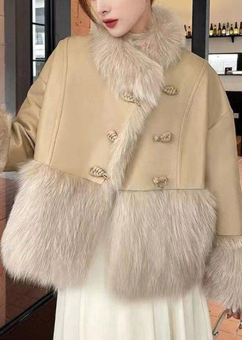 Well Tailored Coat with a Graceful Silhouette
