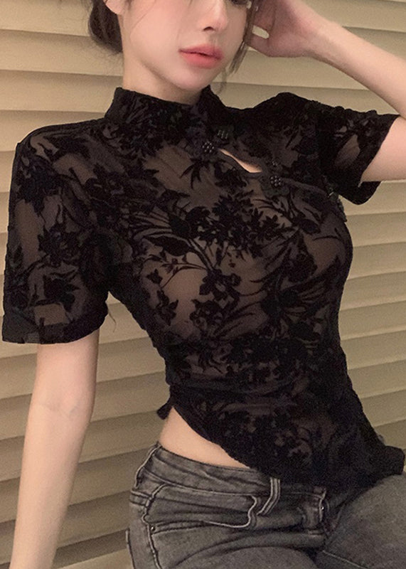 Effortlessly Elegant Top with a Timeless Design