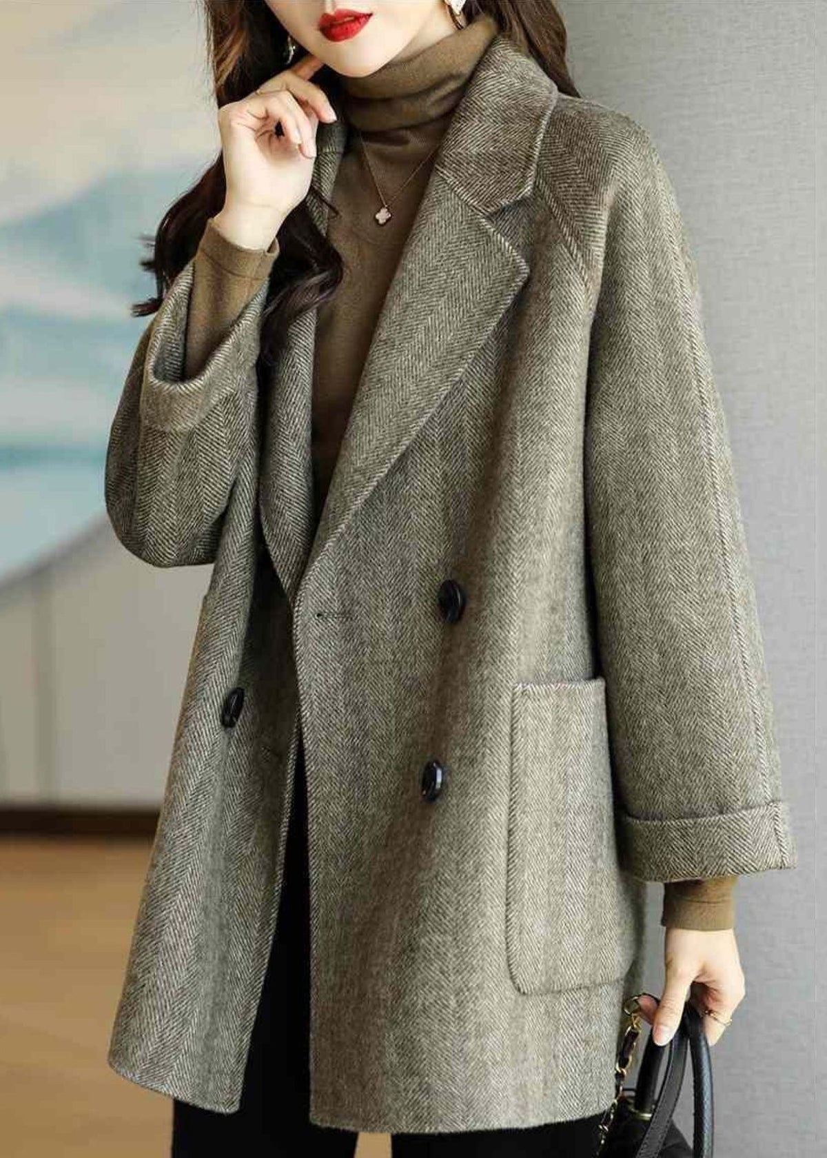 Effortlessly Elegant Coat with a Timeless Design
