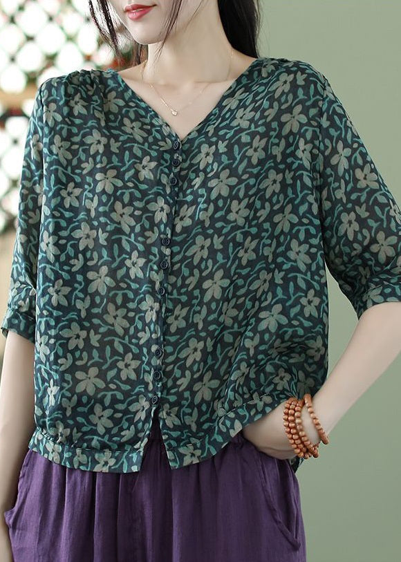 Well Tailored Blouse with a Graceful Silhouette