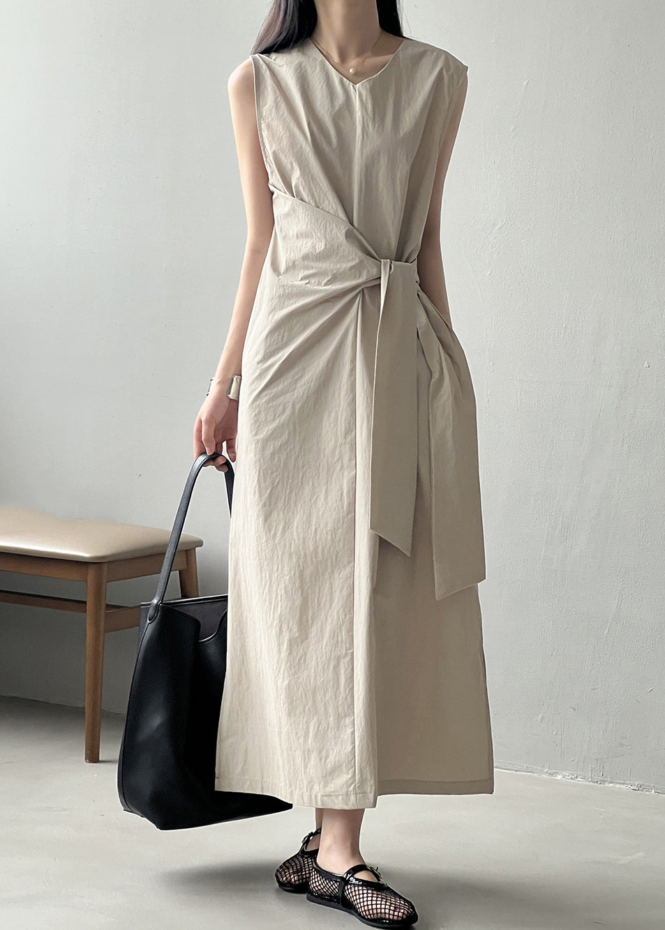 Effortlessly Elegant Dress with a Timeless Design
