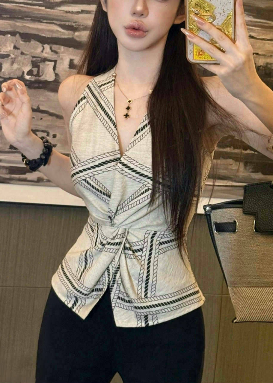 Effortlessly Elegant Garment with a Timeless Design