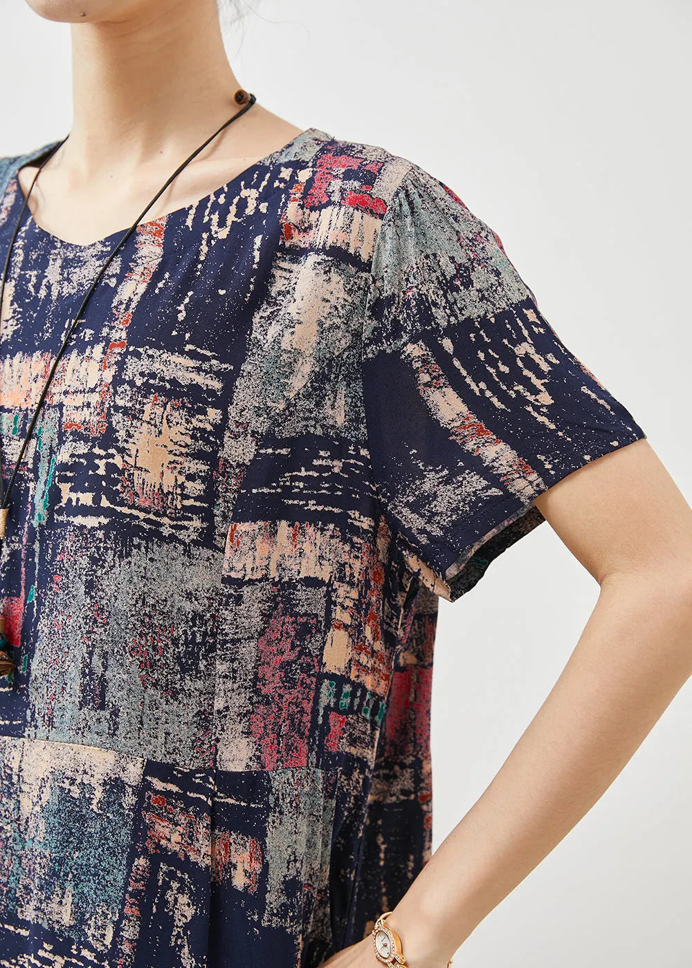 Effortlessly Elegant Dress with a Timeless Design