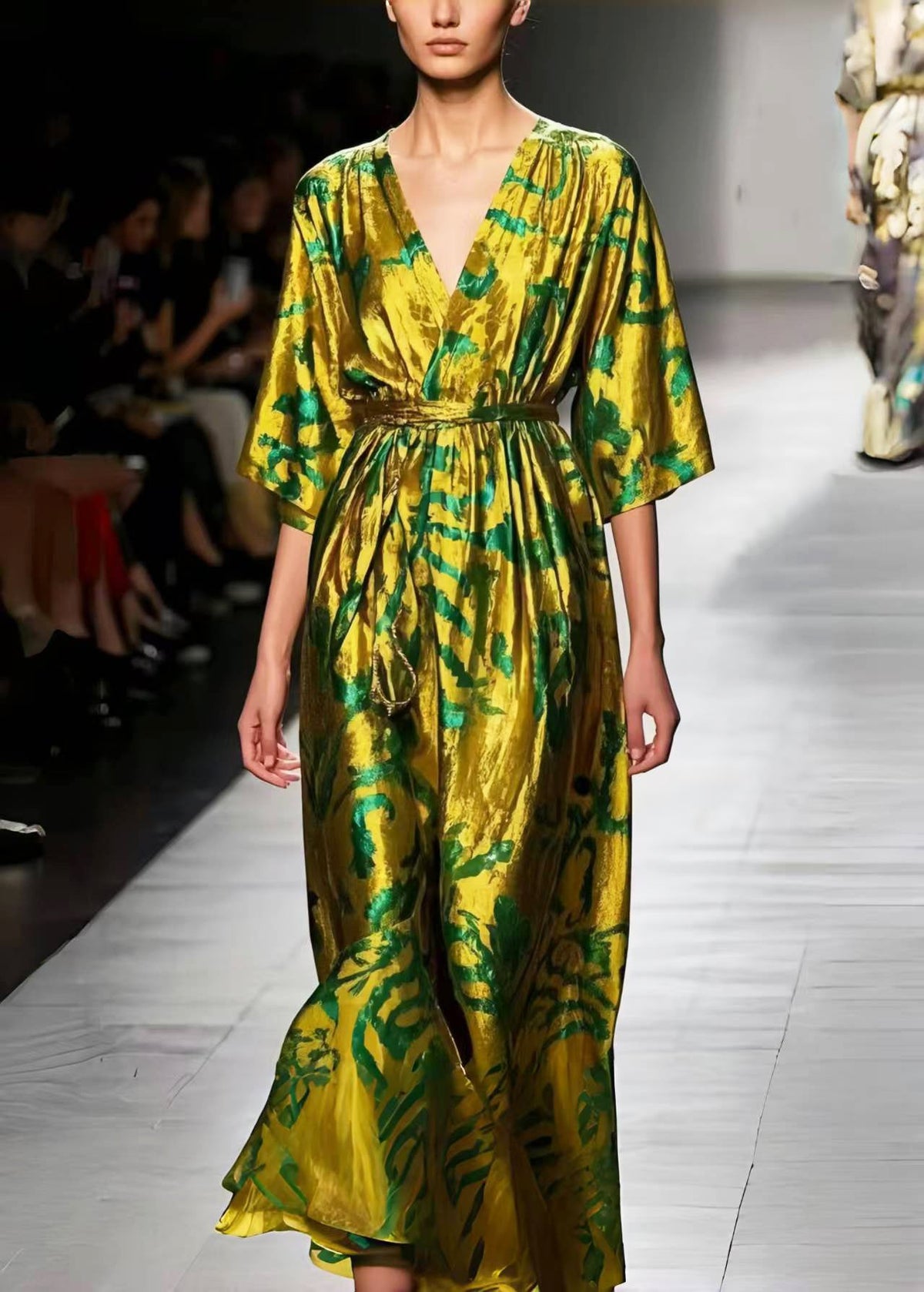 Well Tailored Dress with a Graceful Silhouette
