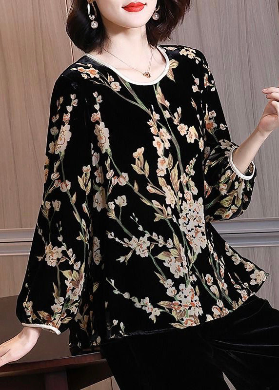 Effortlessly Elegant Top with a Timeless Design