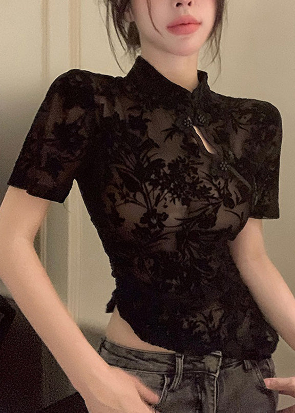 Effortlessly Elegant Top with a Timeless Design