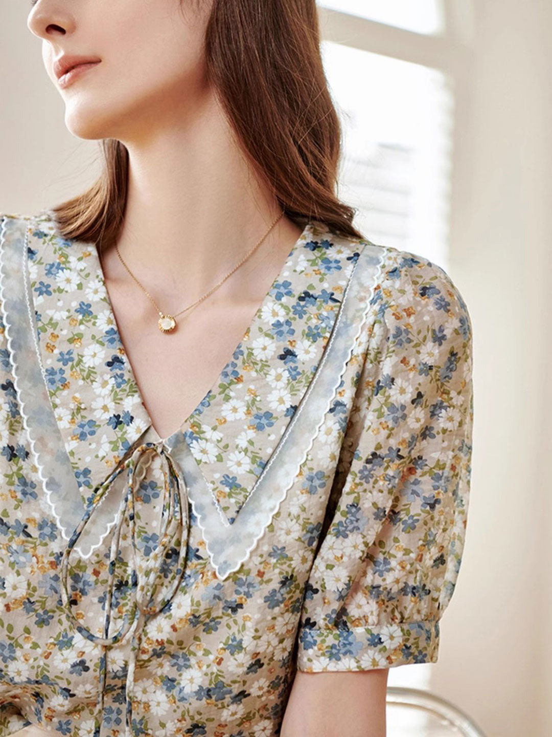 Effortlessly Elegant Blouse with a Timeless Design