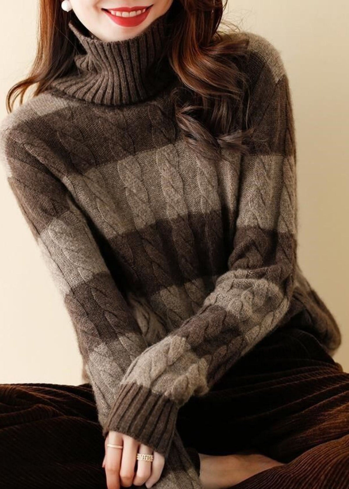 Well Tailored Sweater with a Graceful Silhouette