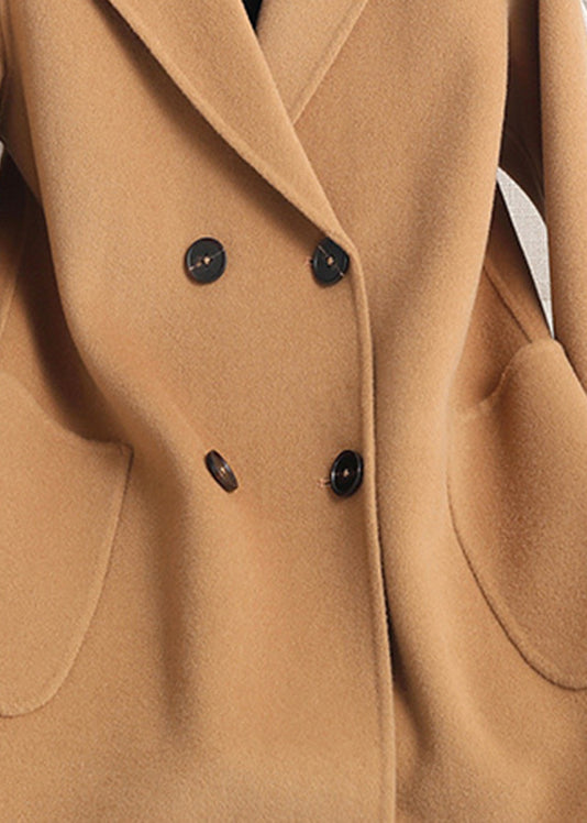 Well Tailored Coat with a Graceful Silhouette