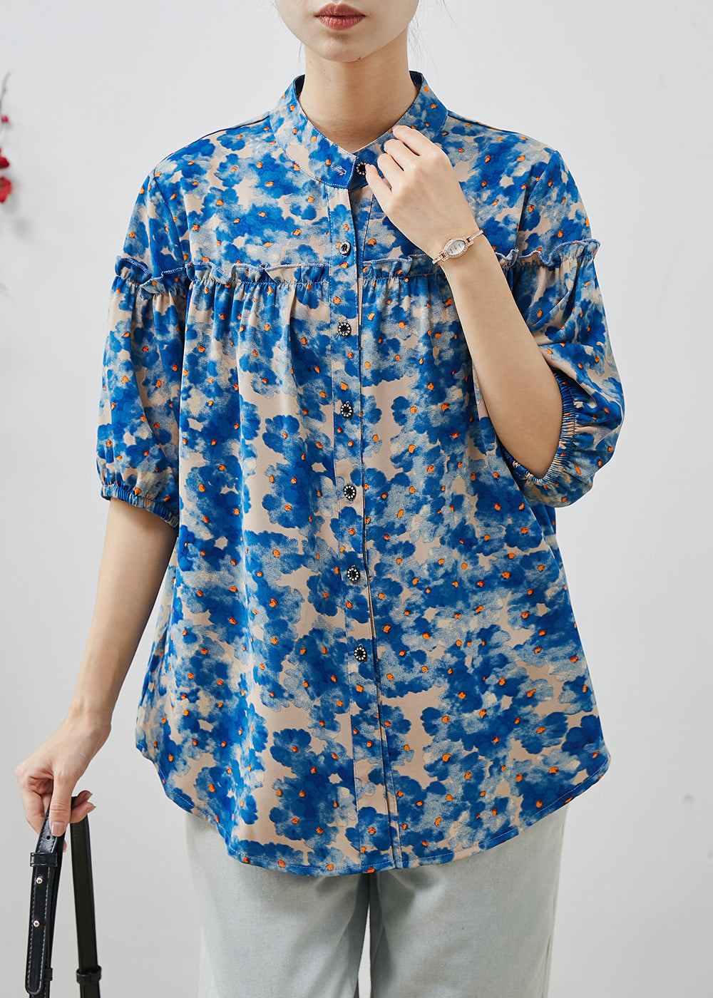 Well Tailored Blouse with a Graceful Silhouette