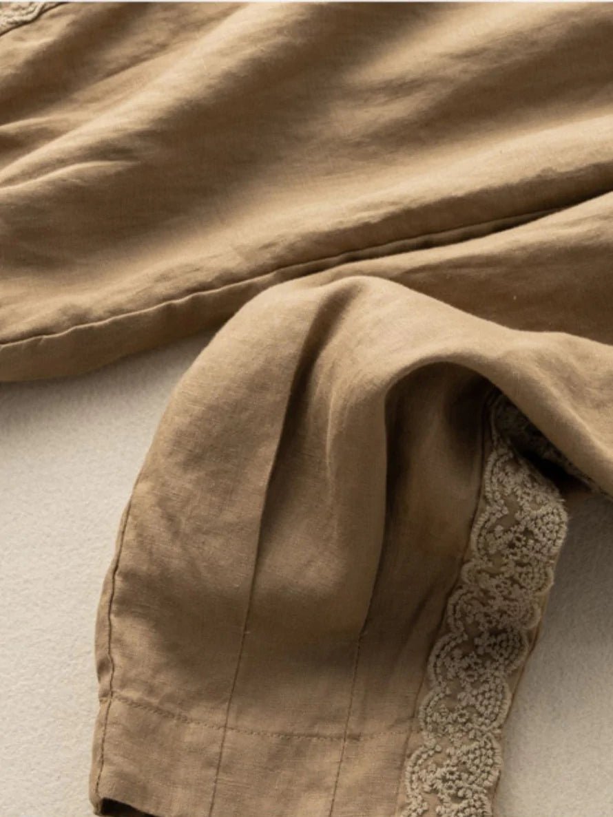 Effortlessly Elegant Pants with a Timeless Design
