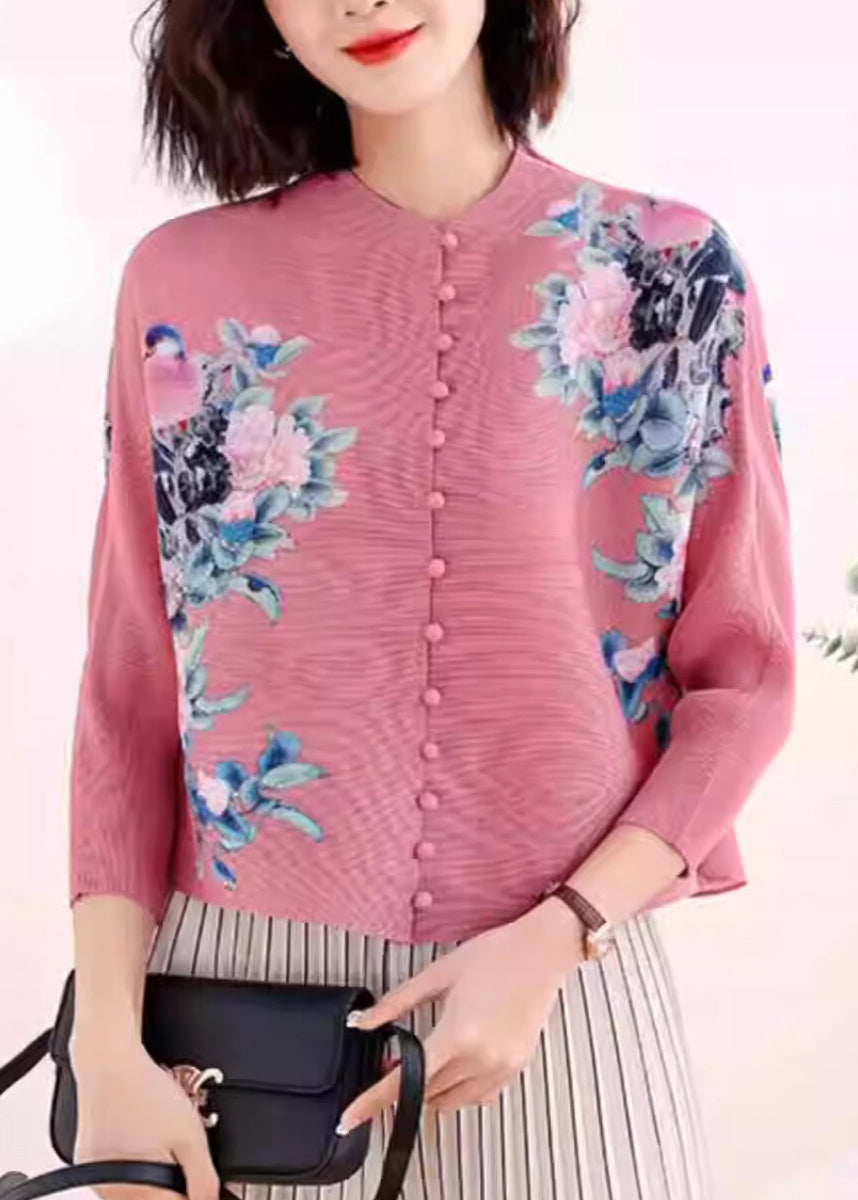 Effortlessly Elegant Top with a Timeless Design