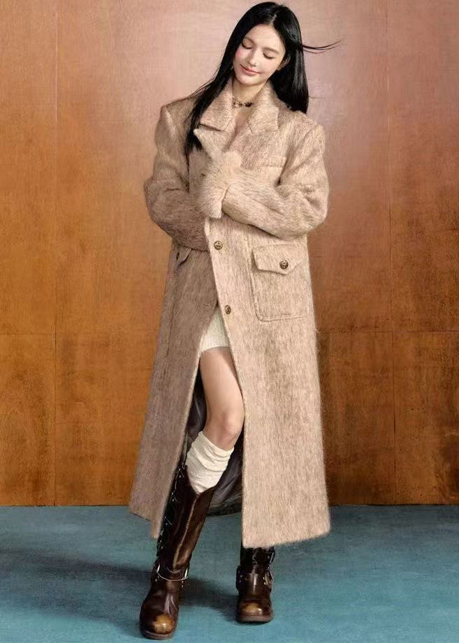 Well Tailored Coat with a Graceful Silhouette