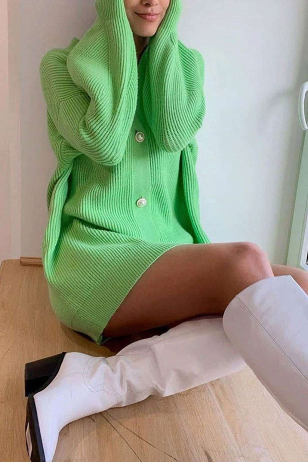 Effortlessly Elegant Cardigan with a Timeless Design