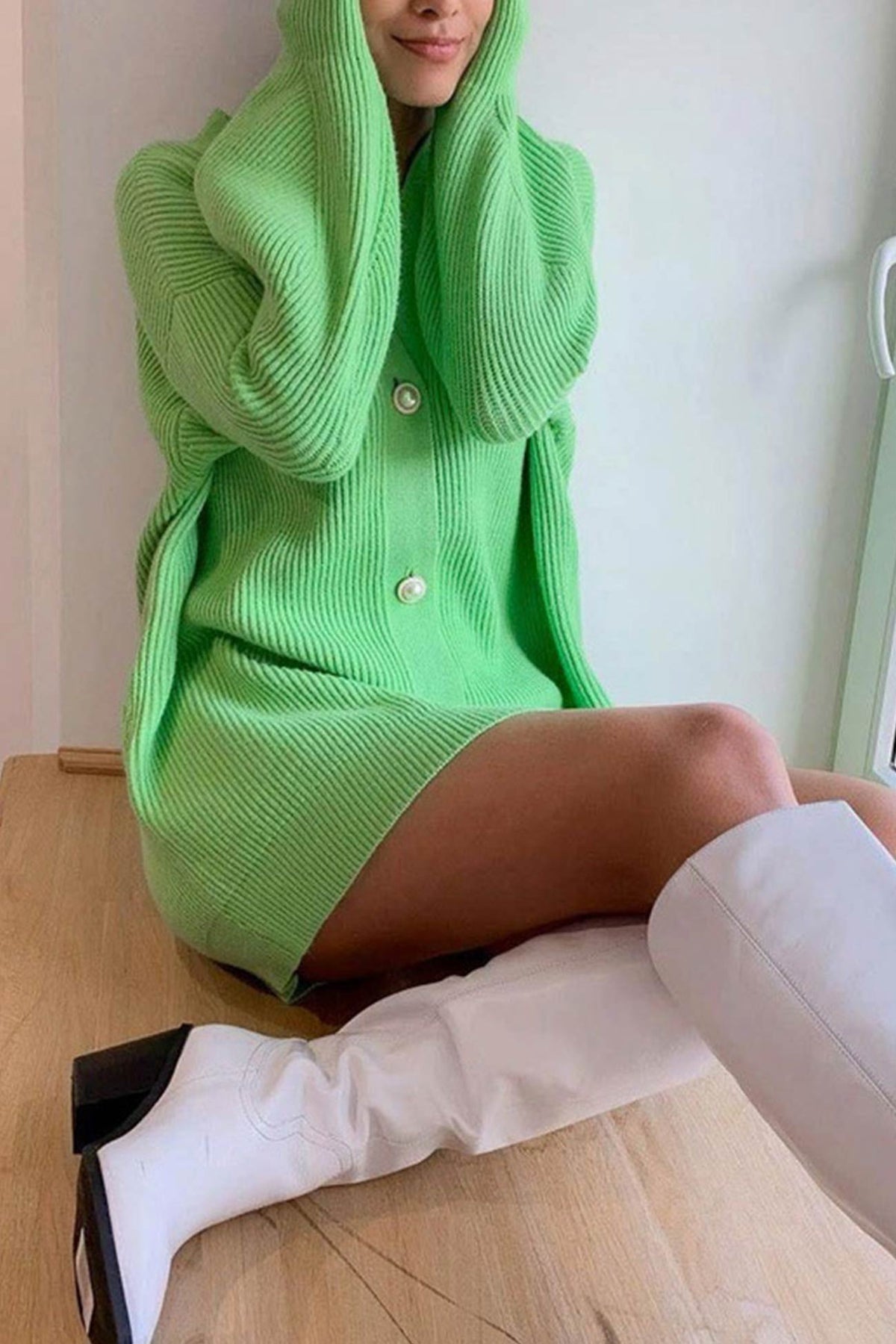 Effortlessly Elegant Cardigan with a Timeless Design