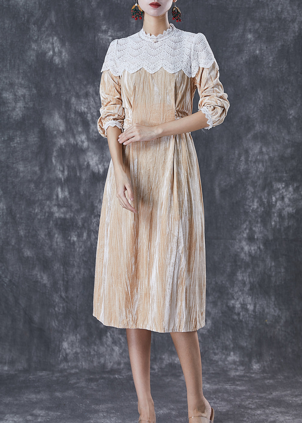 Beautifully Finished Dress in a Timeless Design