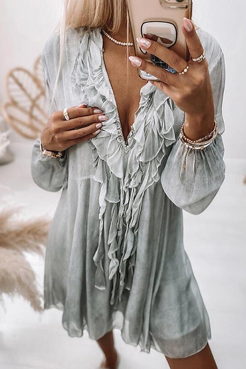 Effortlessly Elegant Dress with a Timeless Design