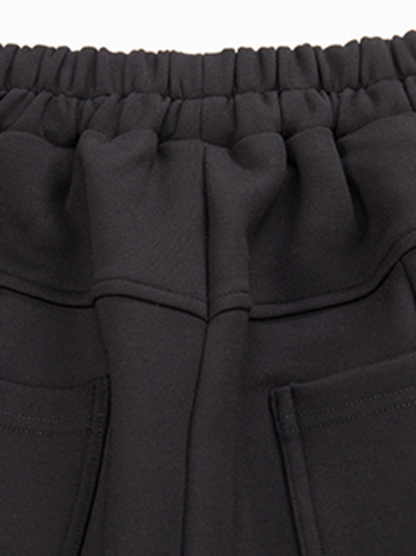 Effortlessly Elegant Pants with a Timeless Design