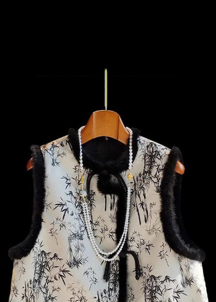 Beautifully Finished Coat in a Timeless Design