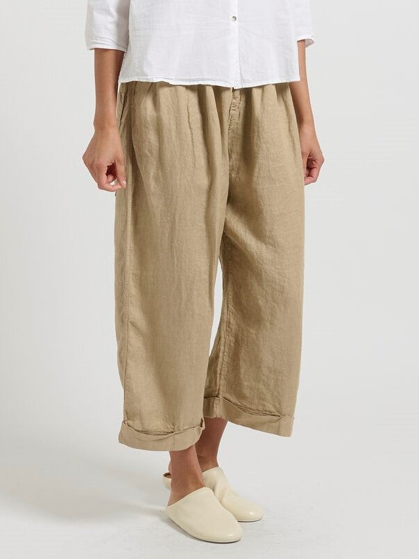 Well Tailored Pants with a Graceful Silhouette