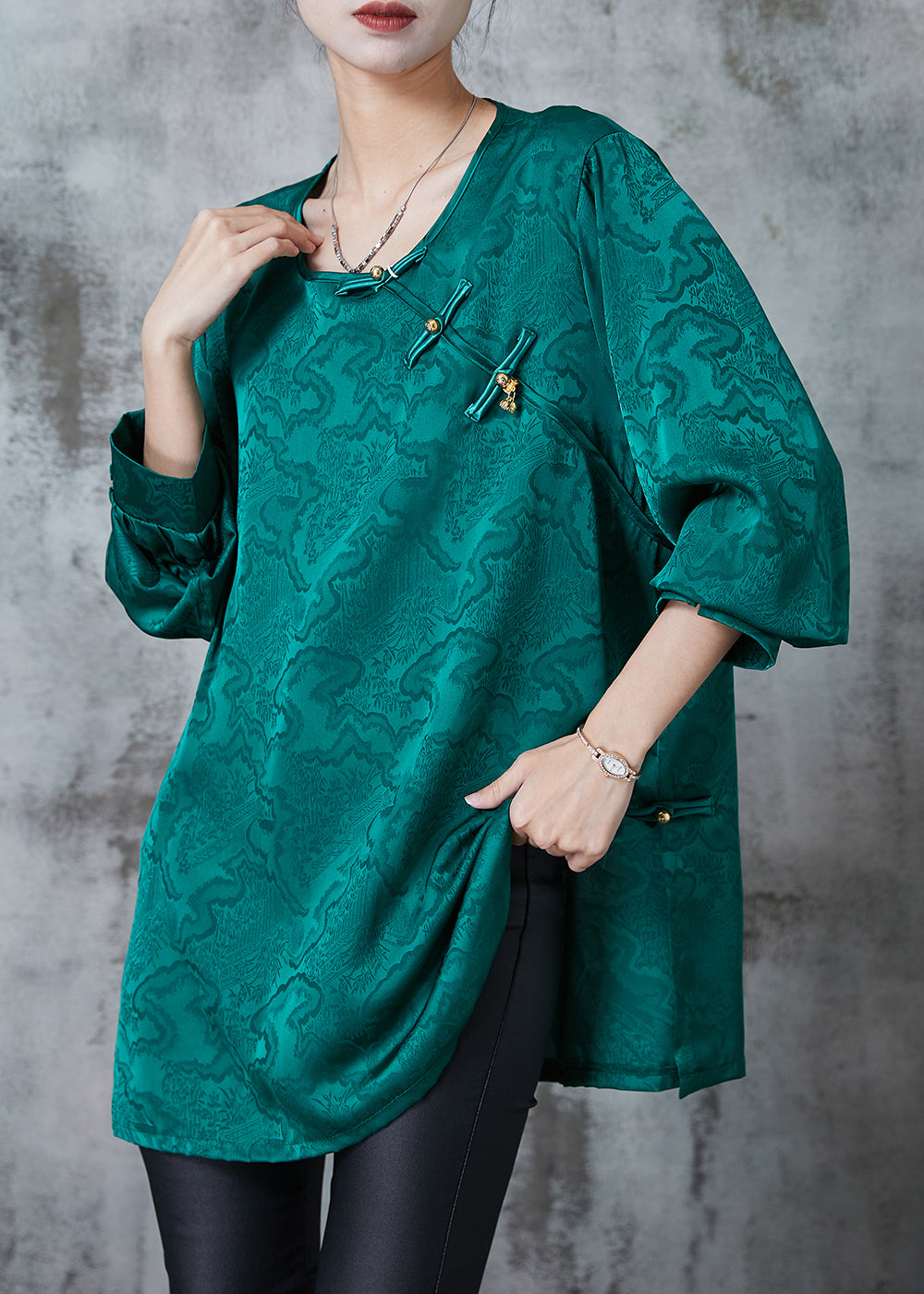 Beautifully Finished Top in a Timeless Design