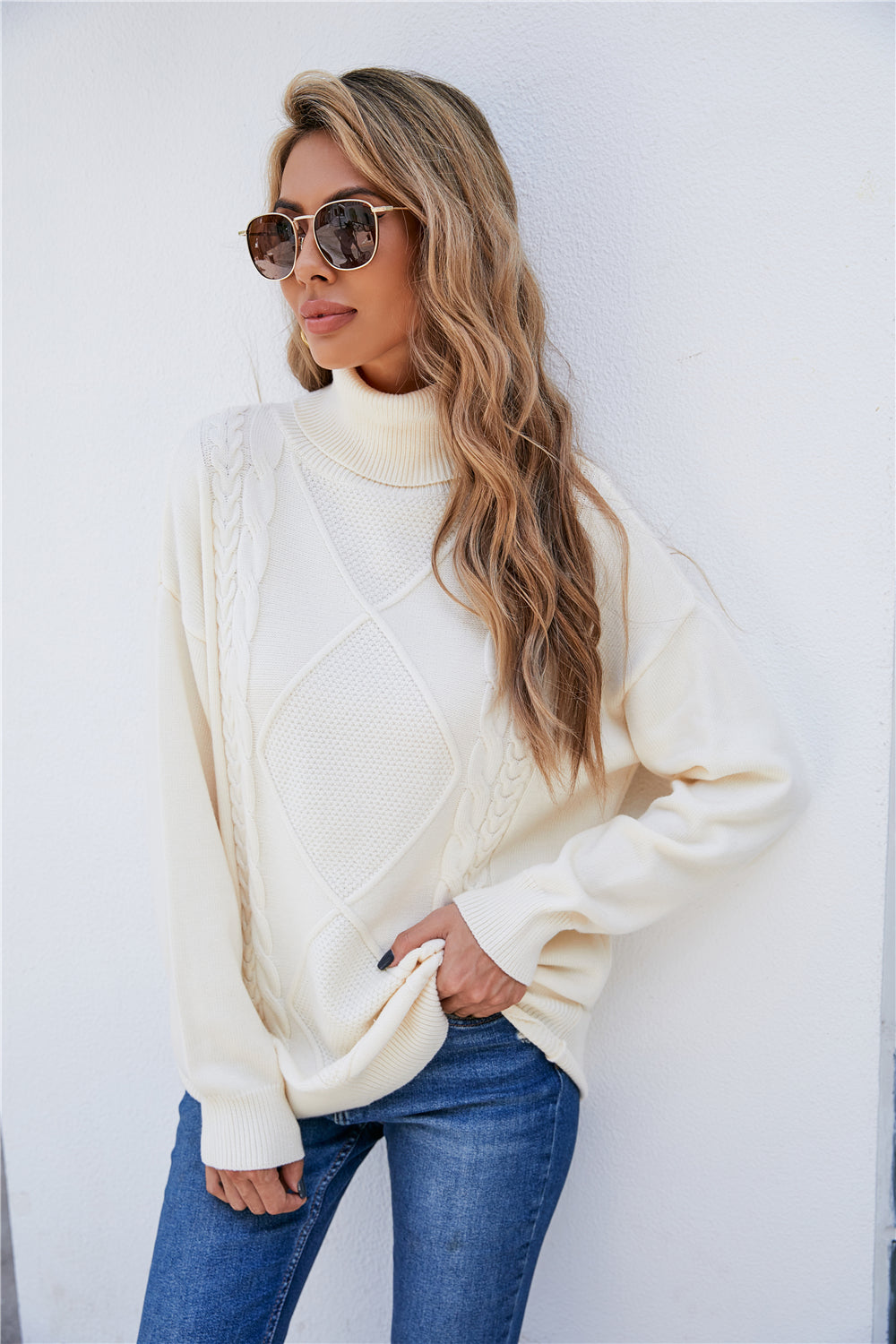 Well Tailored Sweater with a Graceful Silhouette