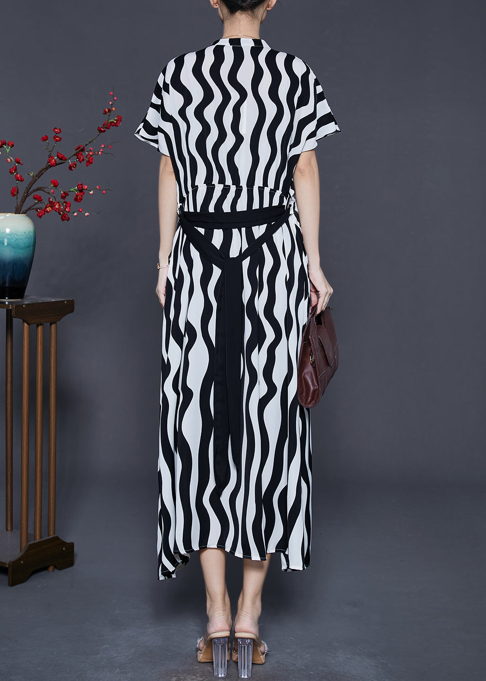Effortlessly Elegant Dress with a Timeless Design