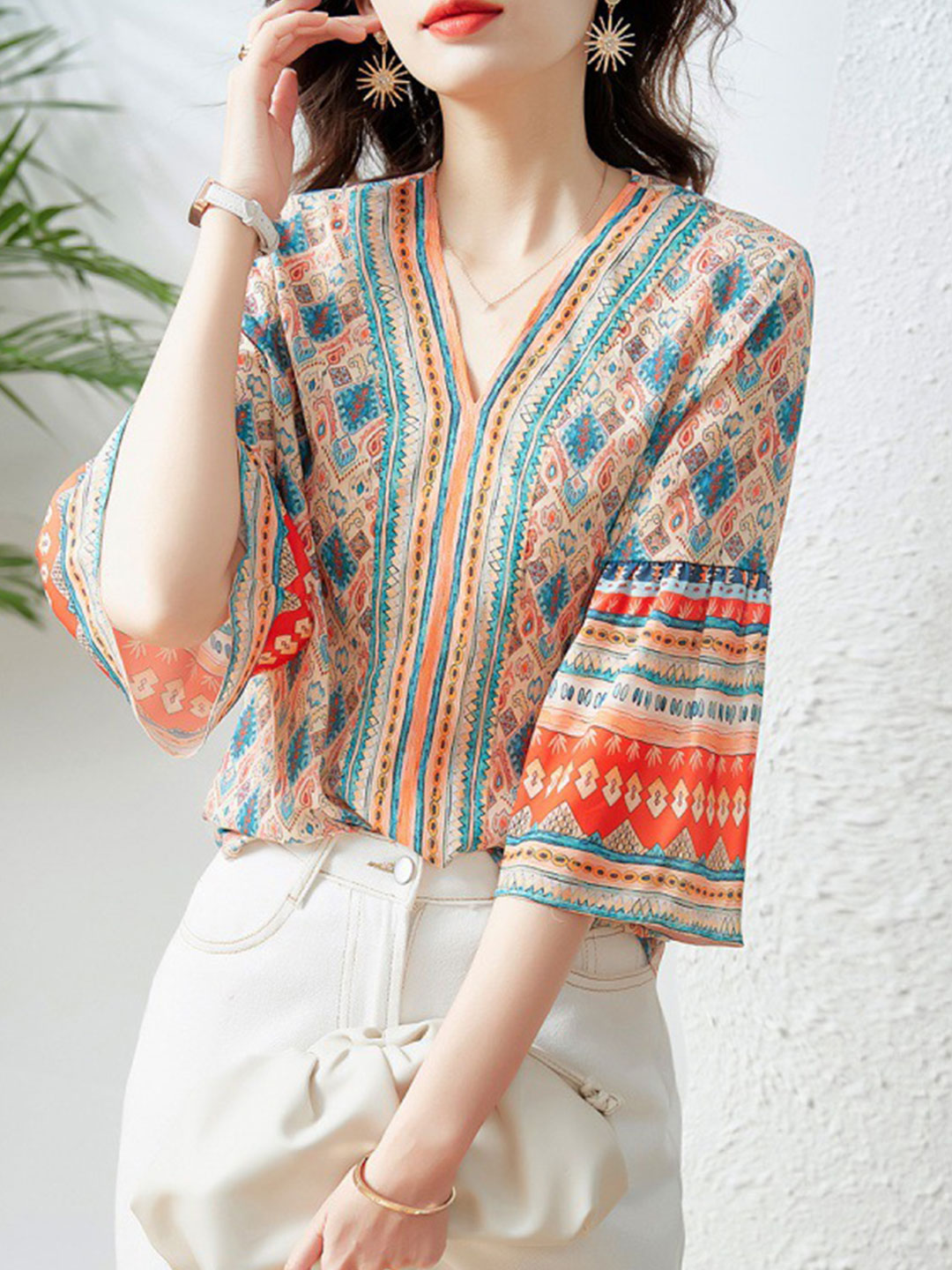 Well Tailored Blouse with a Graceful Silhouette