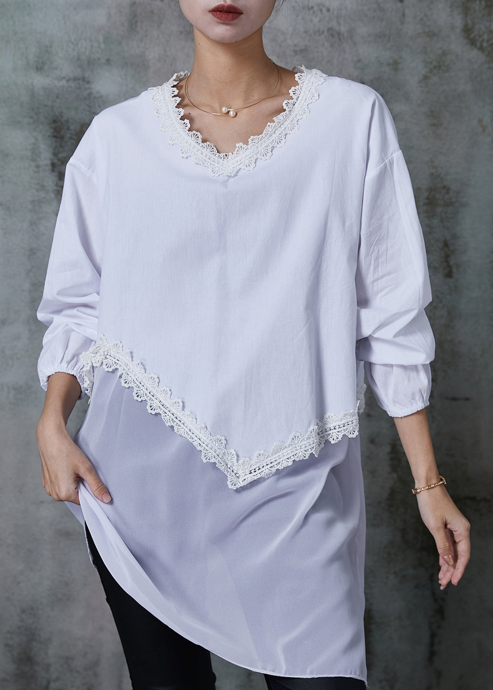 Well Tailored Blouse with a Graceful Silhouette
