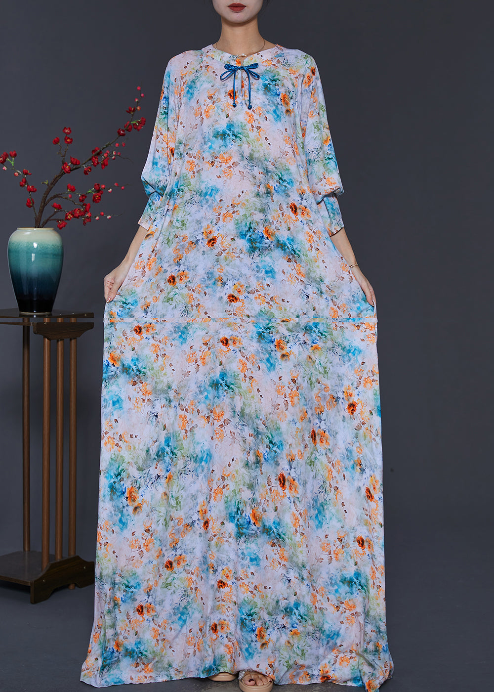 Beautifully Finished Dress in a Timeless Design