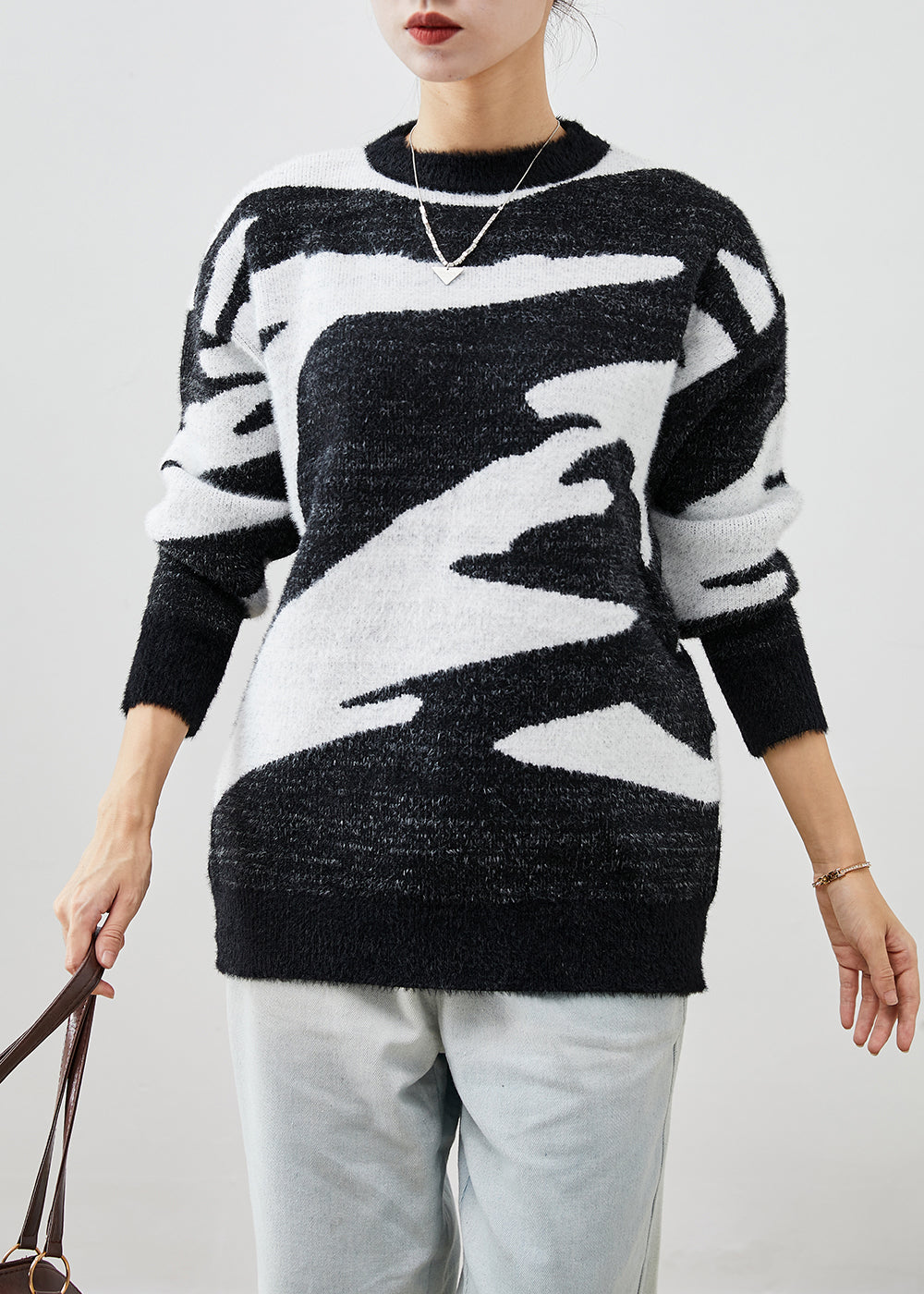Well Tailored Sweater with a Graceful Silhouette