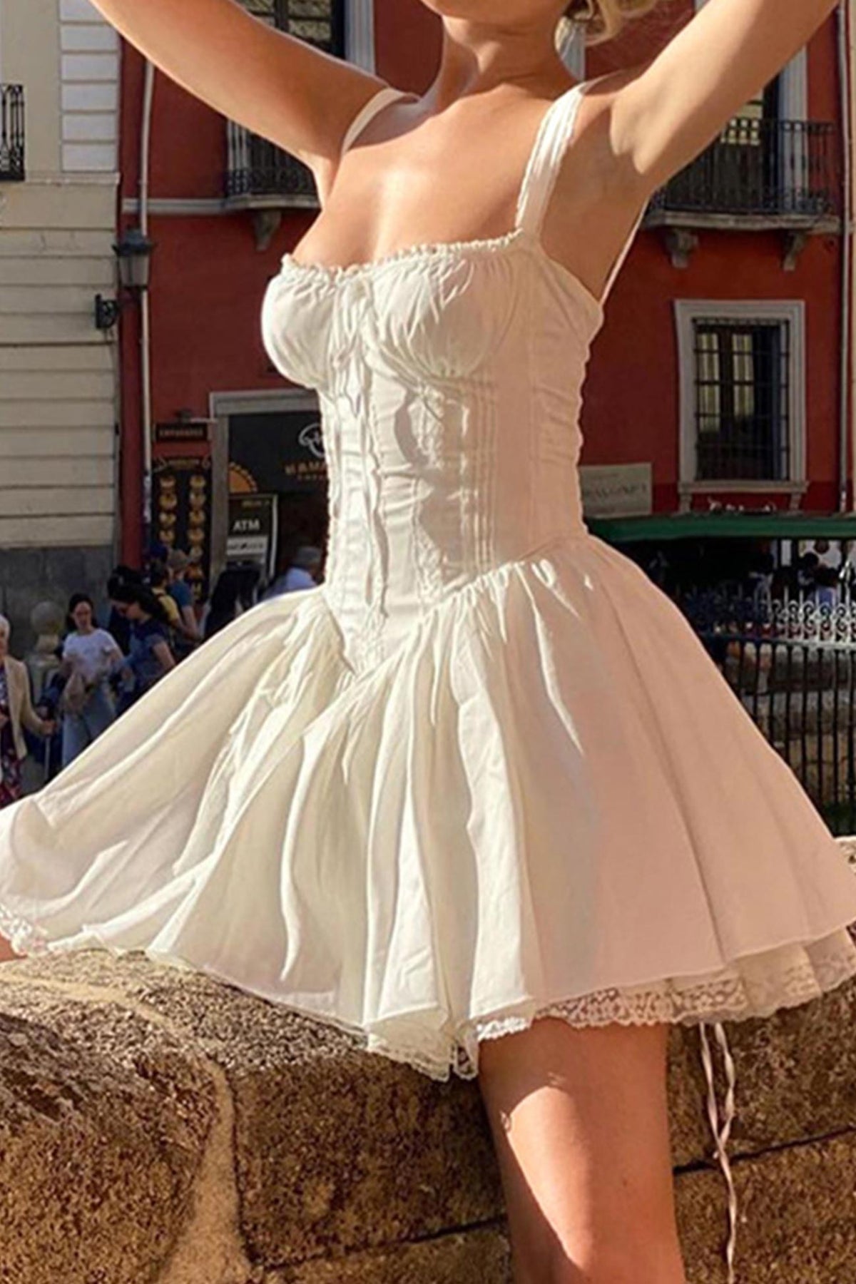 Well Tailored Dress with a Graceful Silhouette