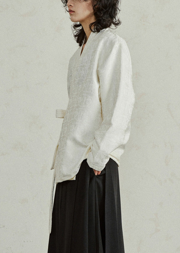 Well Tailored Top with a Graceful Silhouette