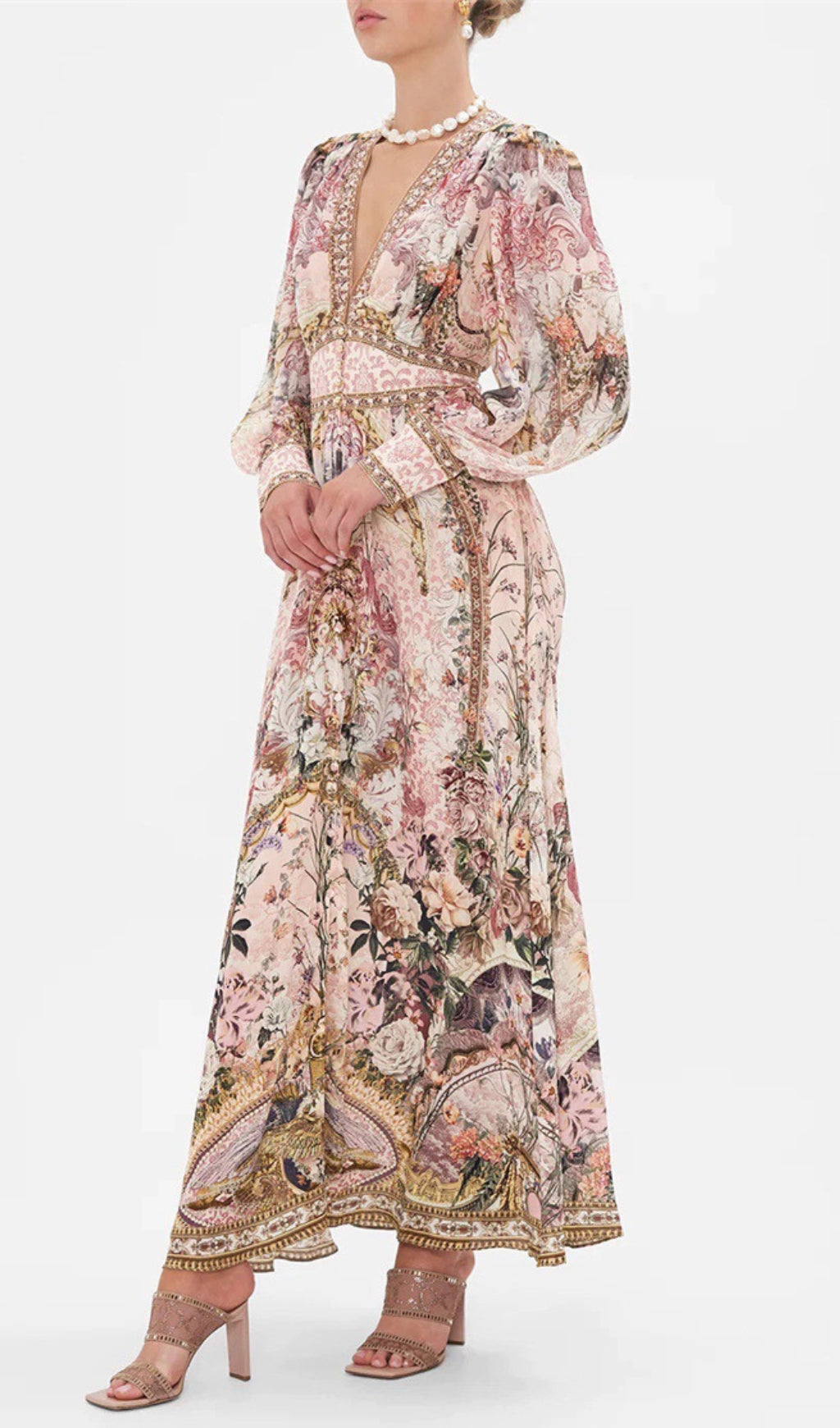 Well Tailored Dress with a Graceful Silhouette