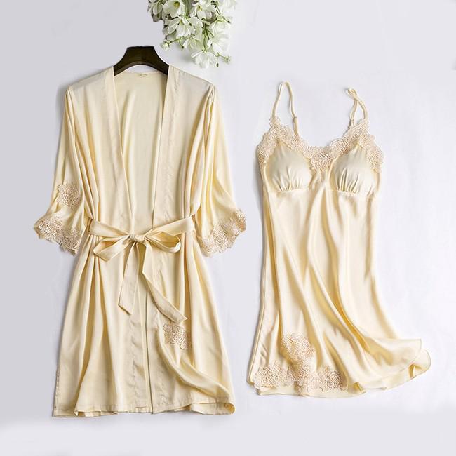 Finely Styled Garment with a Classic Vintage Look