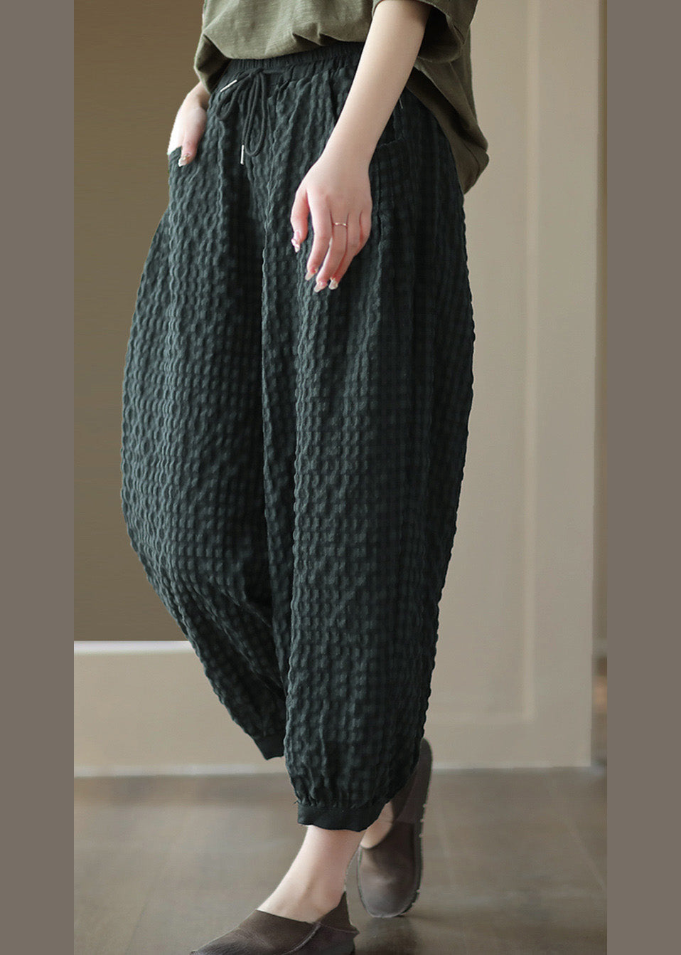 Well Tailored Pants with a Graceful Silhouette