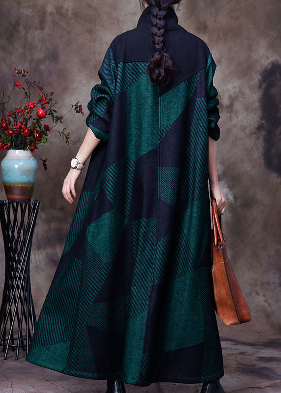 Well Tailored Coat with a Graceful Silhouette
