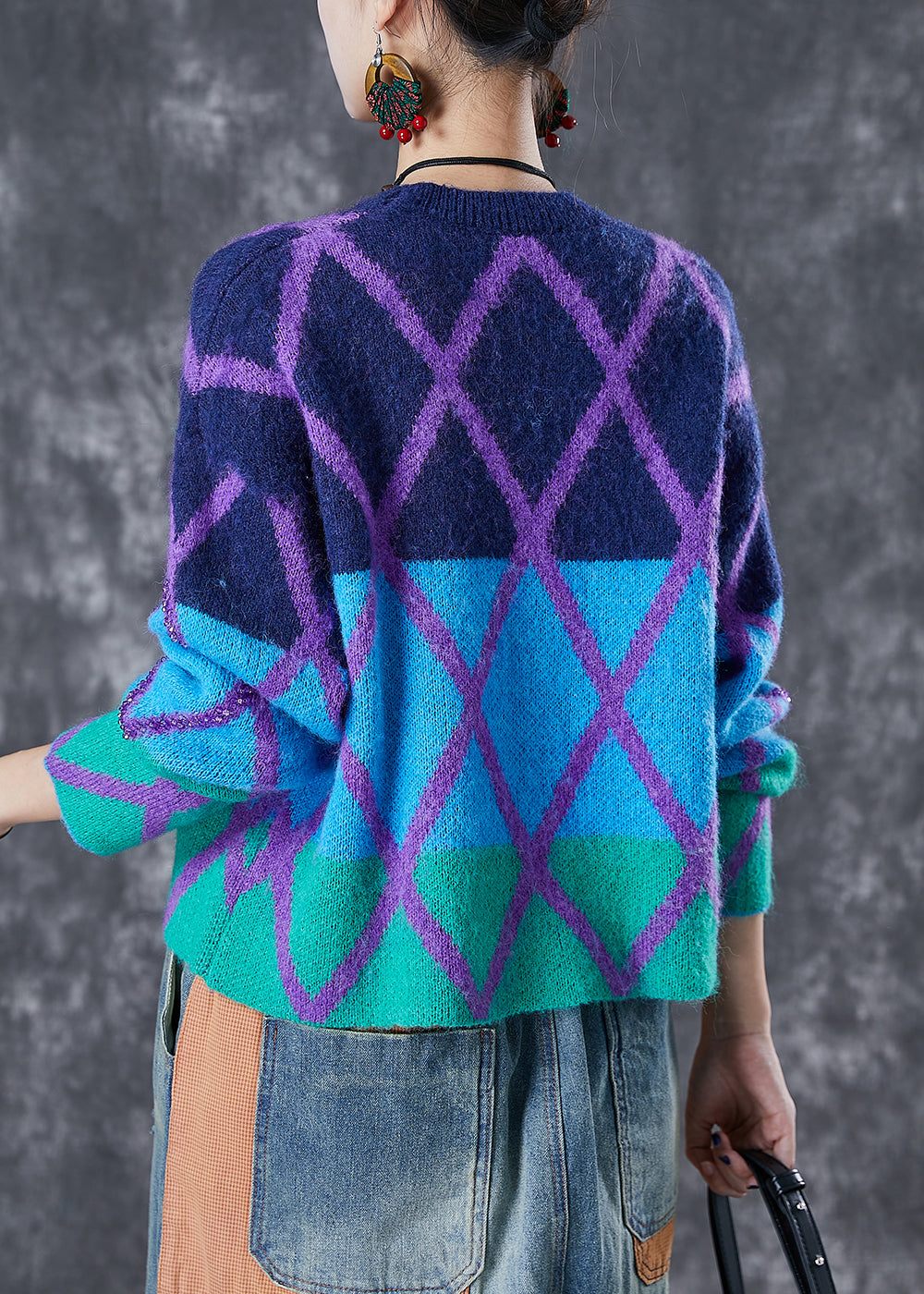 Well Tailored Sweater with a Graceful Silhouette