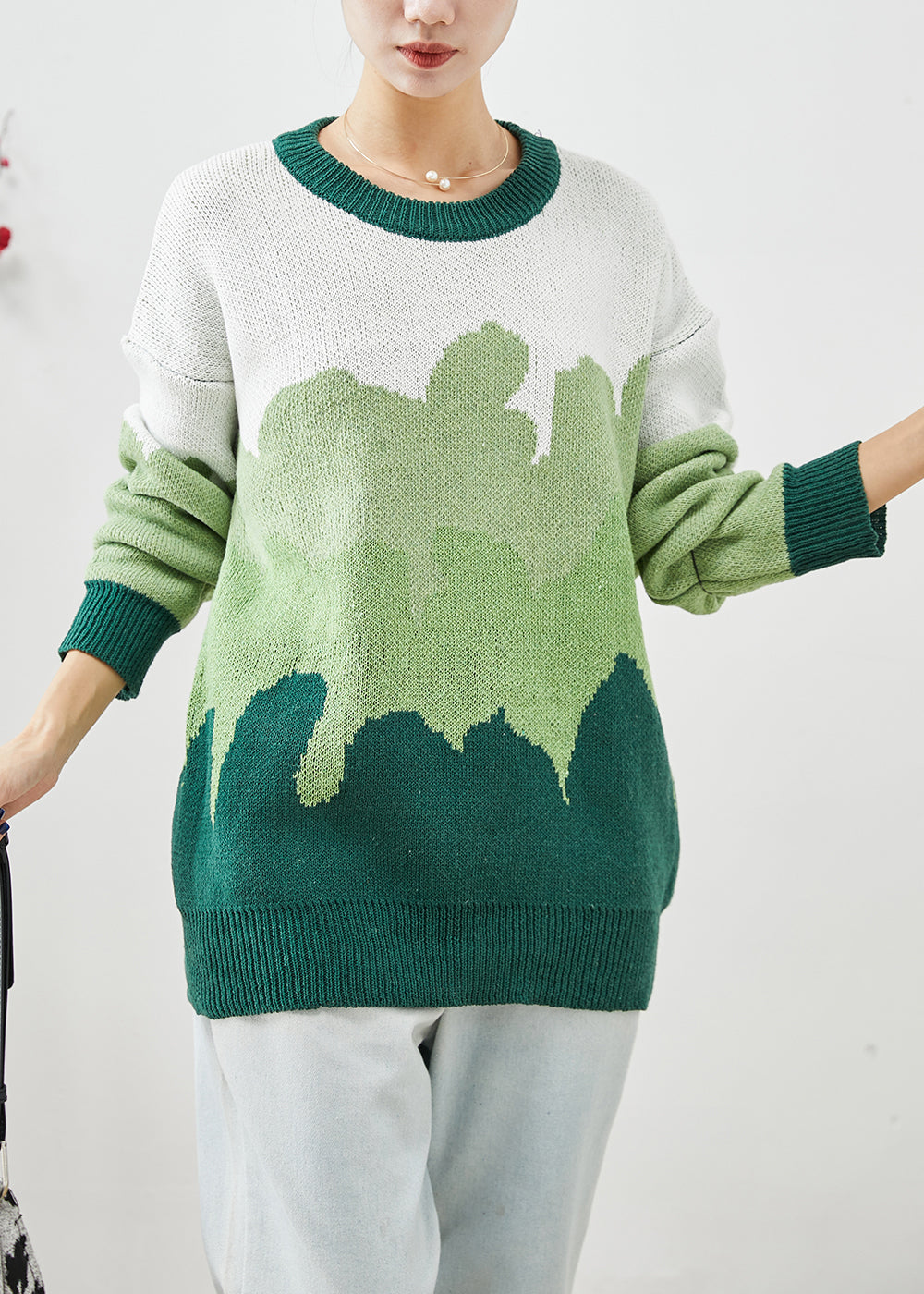 Well Tailored Sweater with a Graceful Silhouette