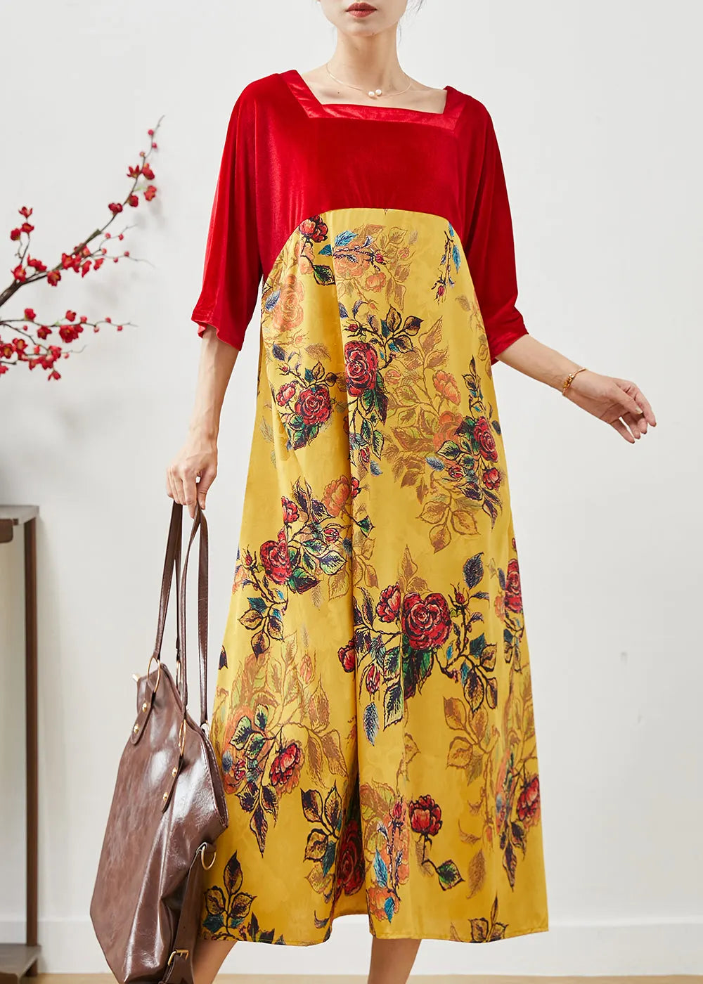 Beautifully Finished Dress in a Timeless Design
