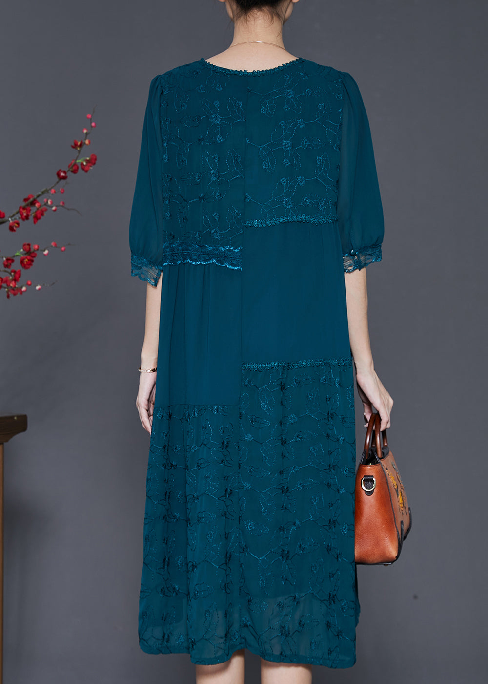 Effortlessly Elegant Dress with a Timeless Design