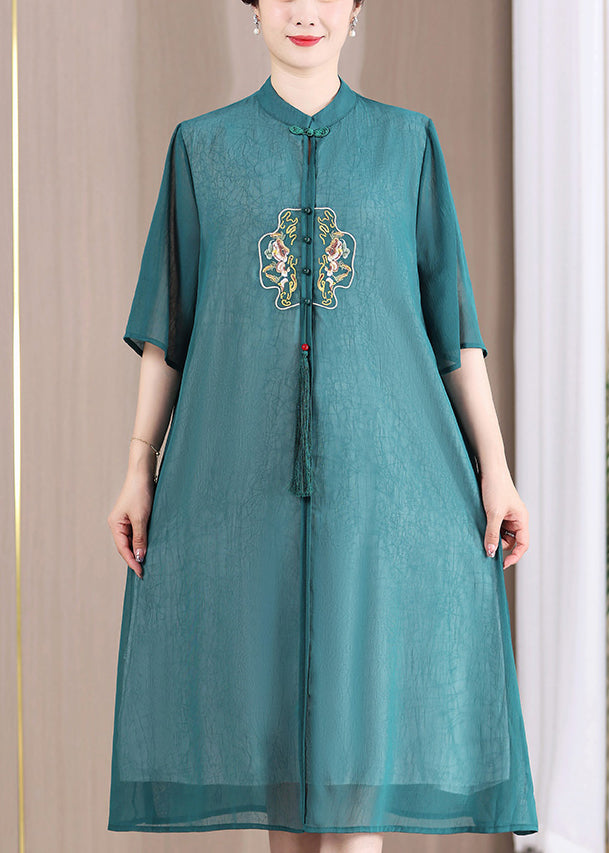 Beautifully Finished Dress in a Timeless Design