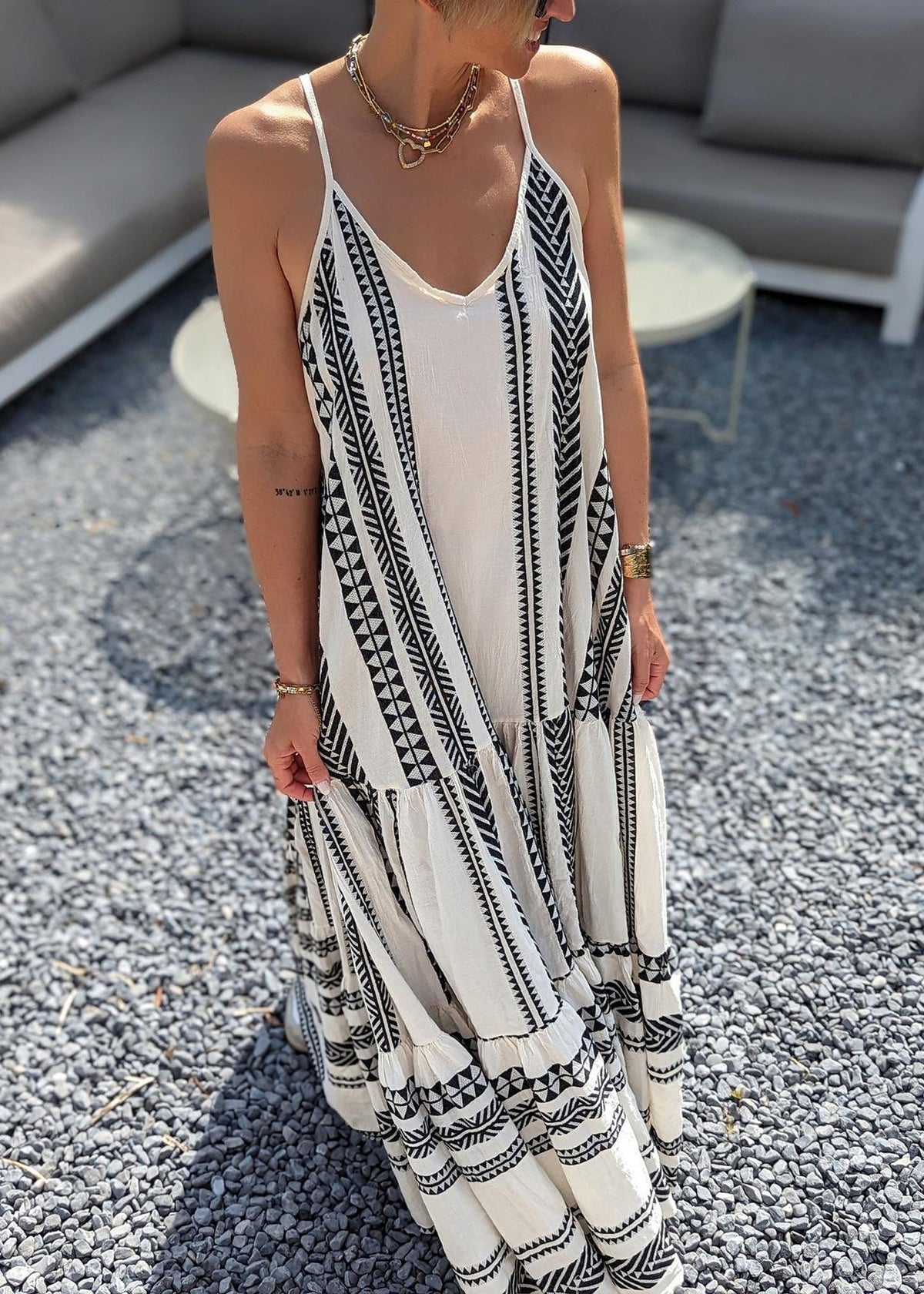 Effortlessly Elegant Dress with a Timeless Design