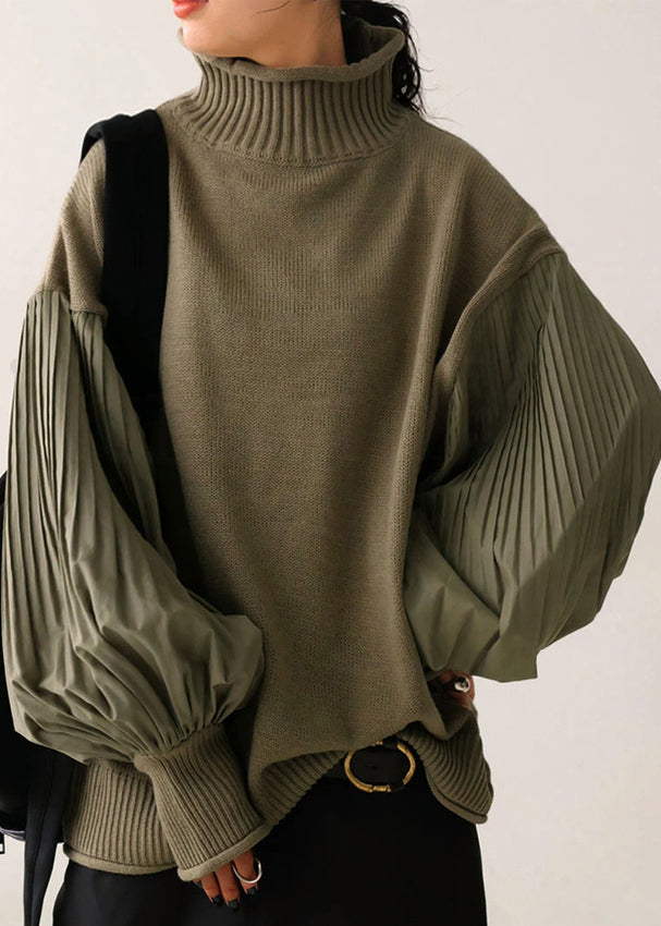 Well Tailored Sweater with a Graceful Silhouette