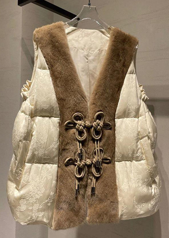 Well Tailored Coat with a Graceful Silhouette