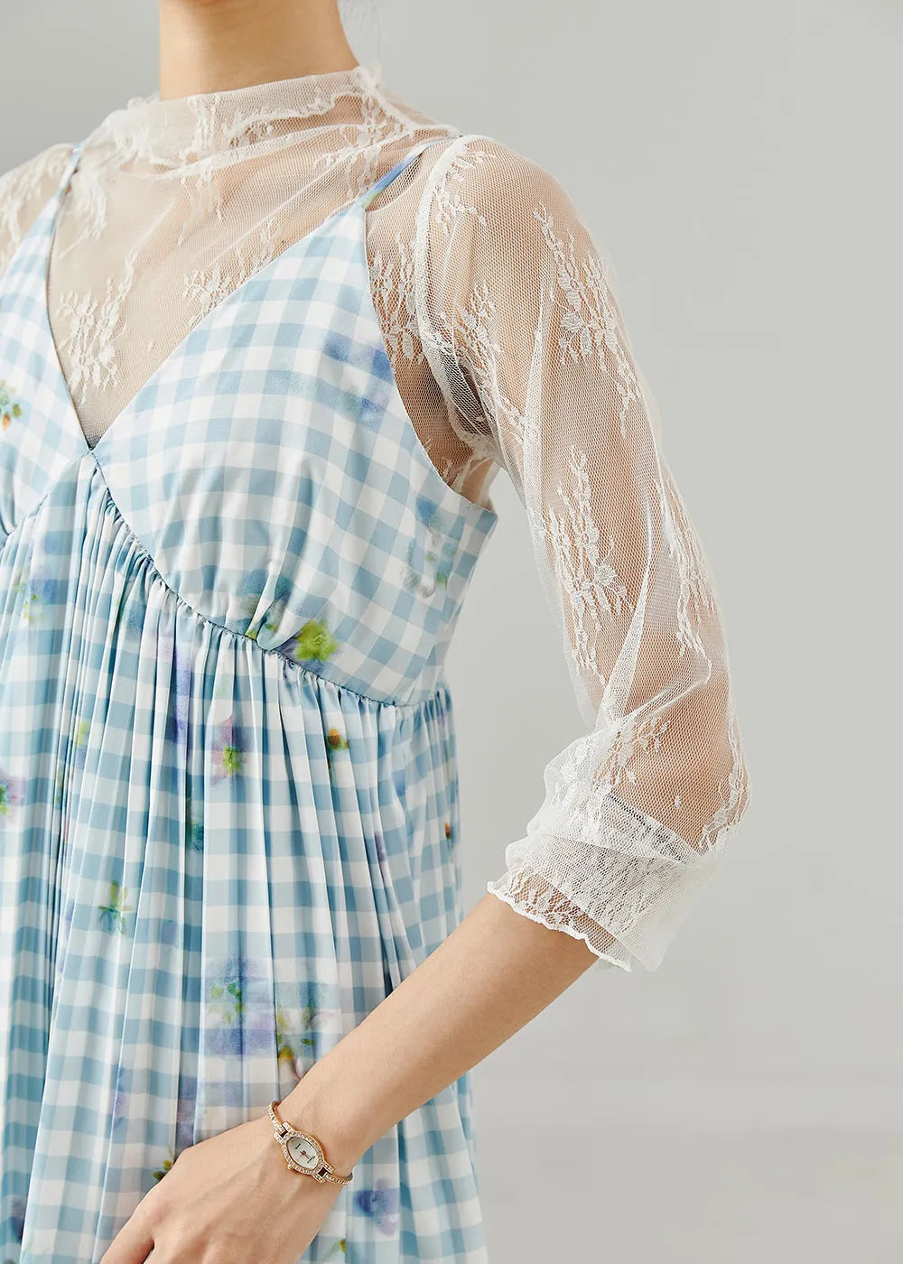 Beautifully Finished Dress in a Timeless Design