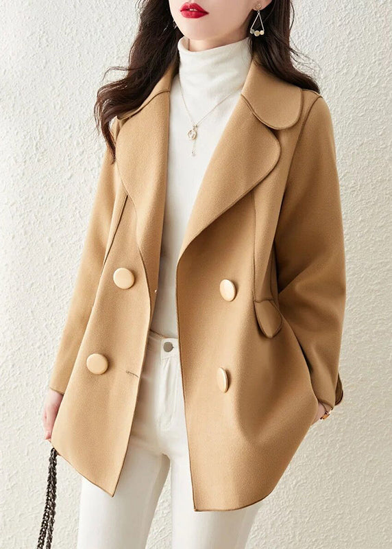 Well Tailored Coat with a Graceful Silhouette